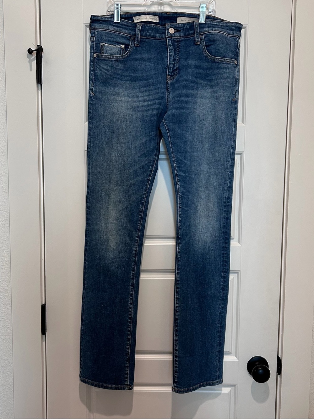Pilcro Women's Parallel Medium Blue Straight-Leg Jeans Size 31